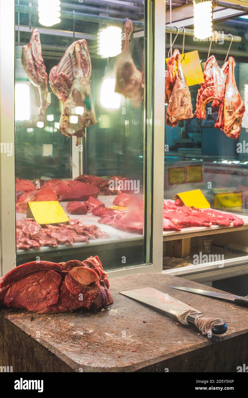 La Grecia, Atene Pireo, carne al mercato Foto Stock