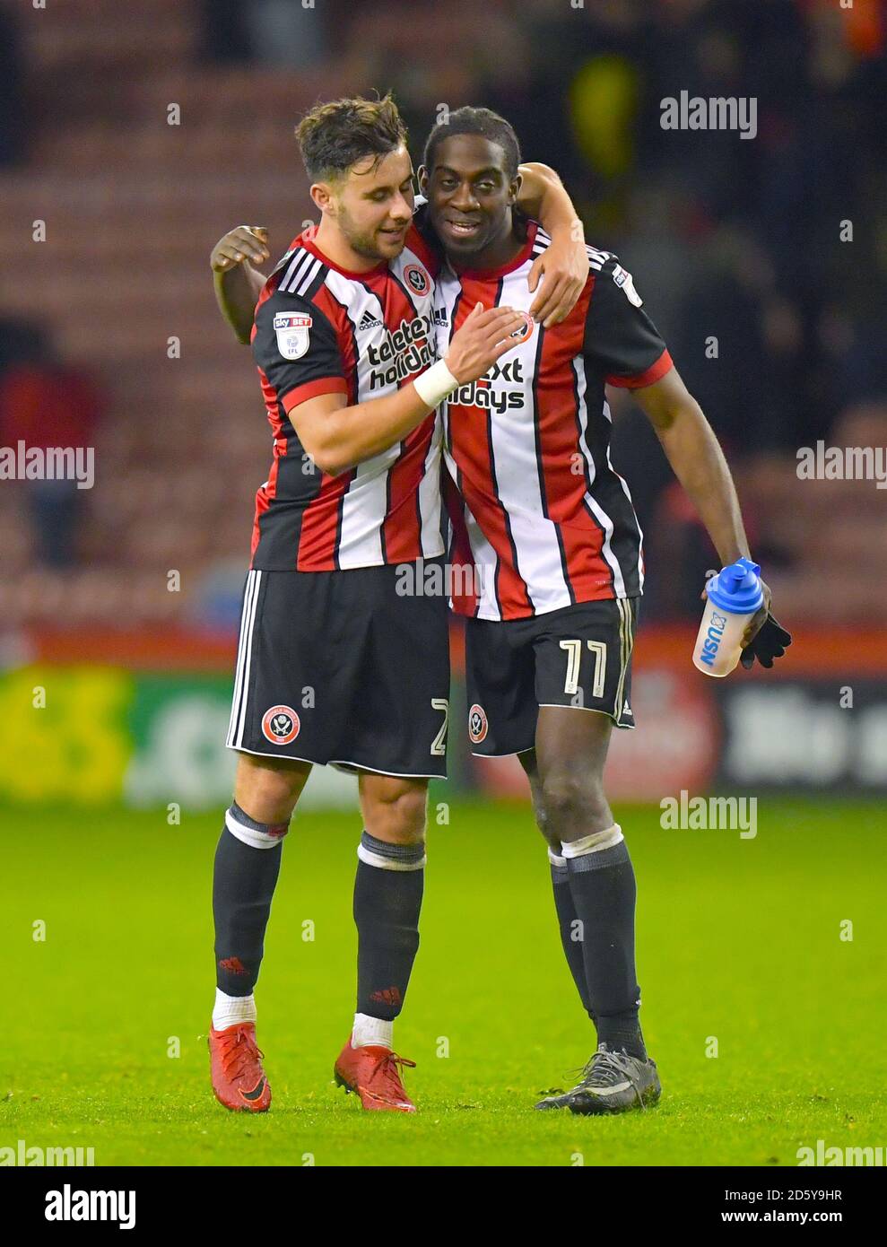 George Baldock di Sheffield United (a sinistra) e Clayton Donaldson Foto Stock