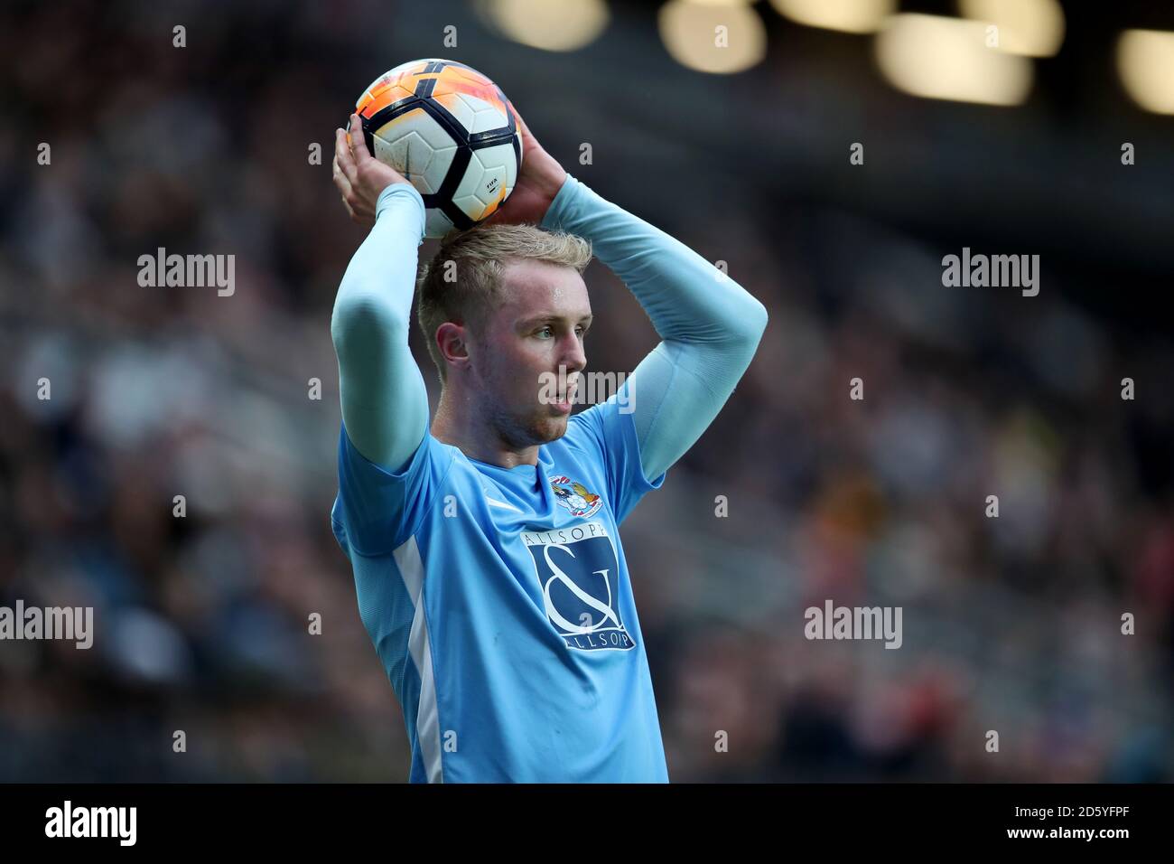 Jack Grimmer di Coventry City durante la quarta Coppa Emirates fa Partita allo stadio MK Milton Keynes Foto Stock