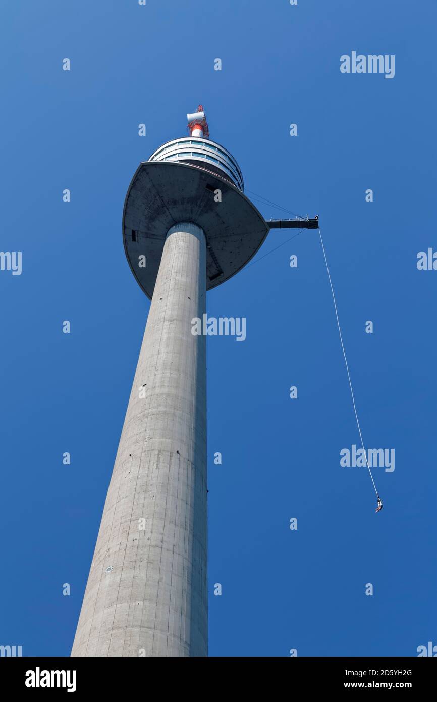 Austria, Vienna, Donauturm, bungee jumping Foto Stock