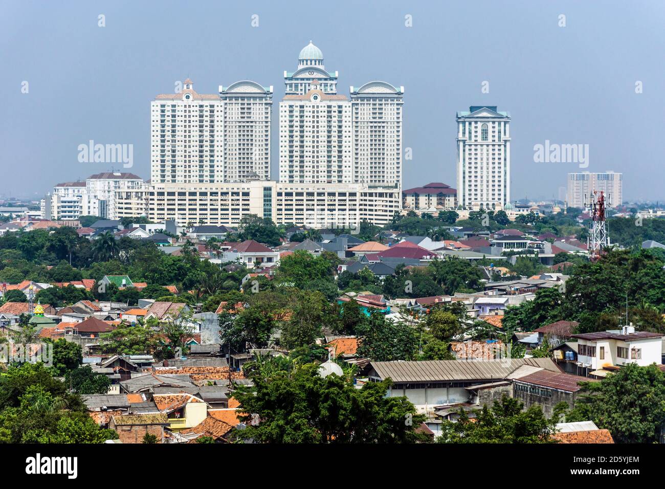 Indonesia Jakarta, Cityview, alto-aumento immobiliare e di zona svantaggiata Foto Stock