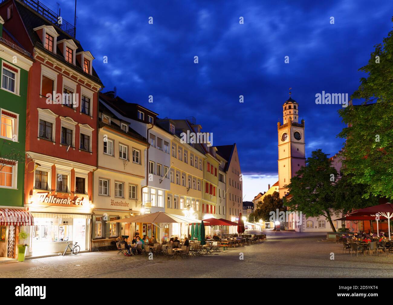 Germania Baden-Wuerttemberg, Ravensburg, Marienplatz con Blaserturm nella città vecchia Foto Stock