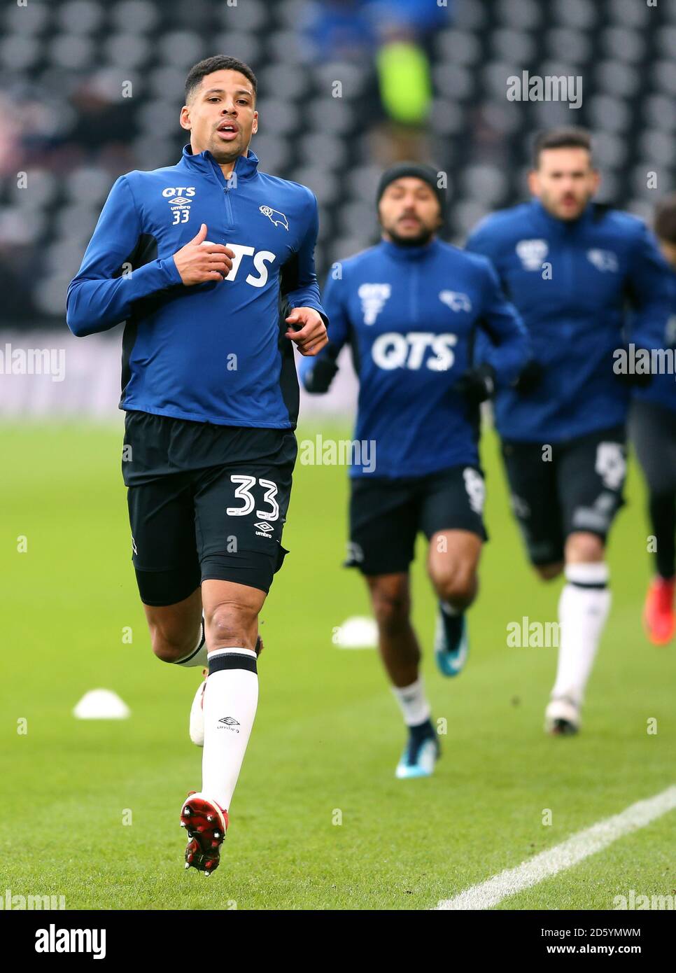 Allenamento pre partita di calcio a figura intera immagini e fotografie  stock ad alta risoluzione - Alamy