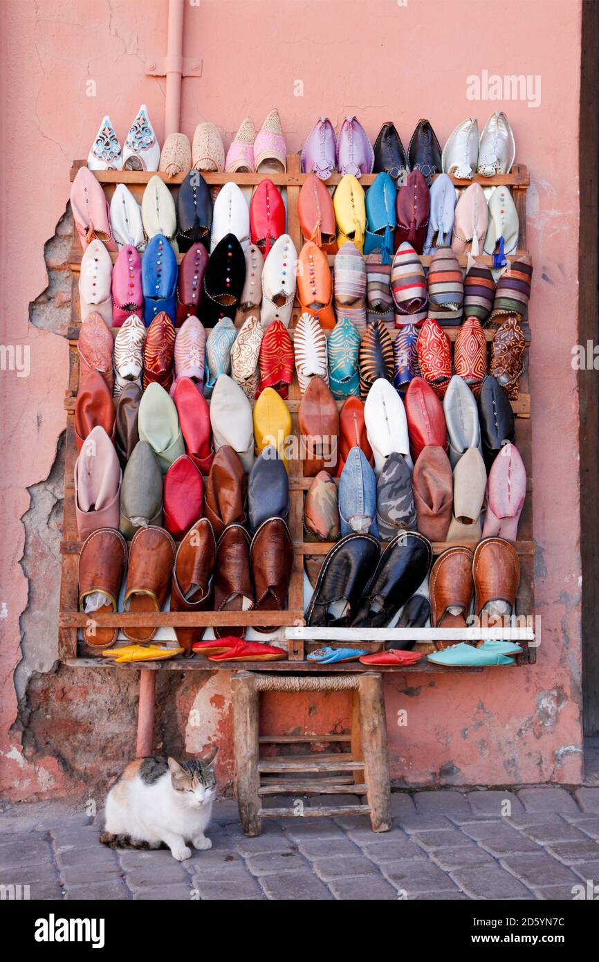 Marocco, Marrakech, scarpe sul souk Foto Stock