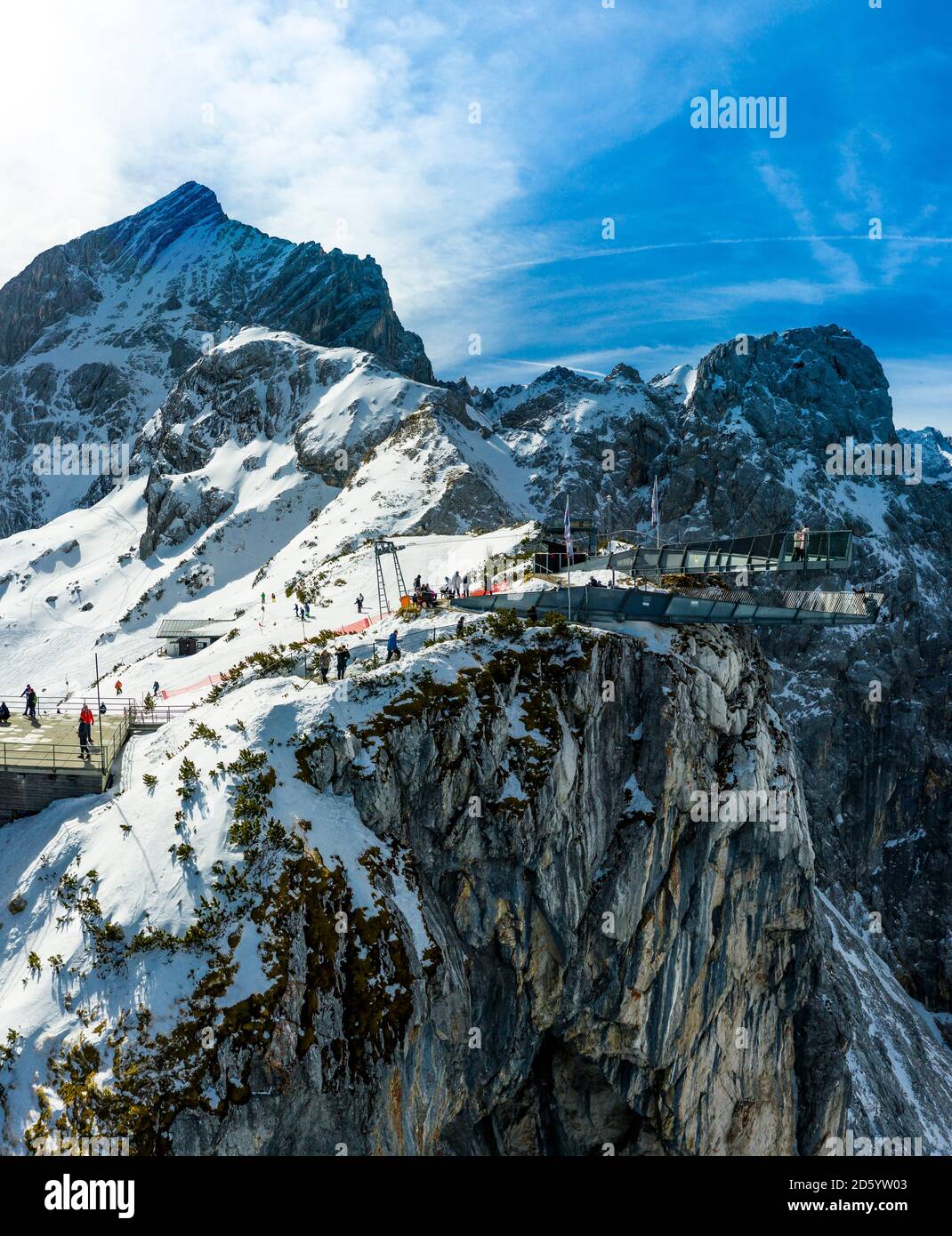 In Germania, in Baviera, Mittenwald, montagne del Wetterstein, Alpspitze, stazione di montagna con AlpspiX piattaforma di visualizzazione Foto Stock