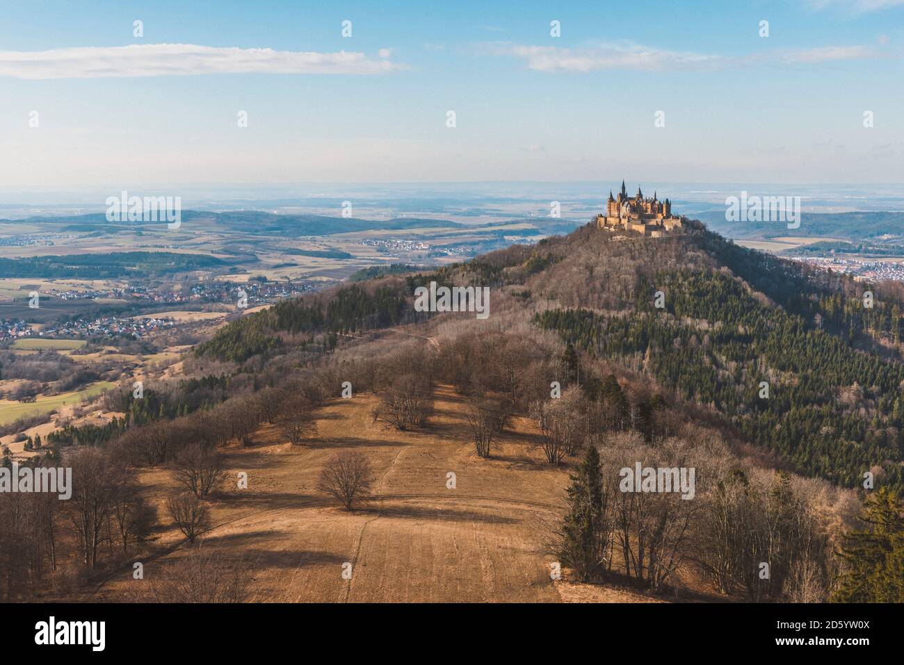 Germania, Bisingen, vista dal Corno di Zeller al Castello di Hohenzollern Foto Stock
