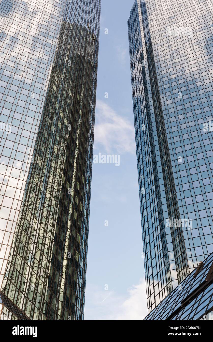 Germania, Assia, Francoforte, facciate di due alti edifici Foto Stock