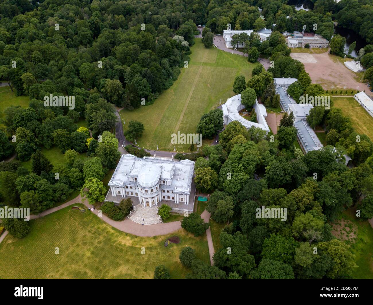 Vista aerea del Palazzo di Yellagin, del fiume Big Nevka, dell'Isola di Elagin, di San Pietroburgo, della Russia Foto Stock