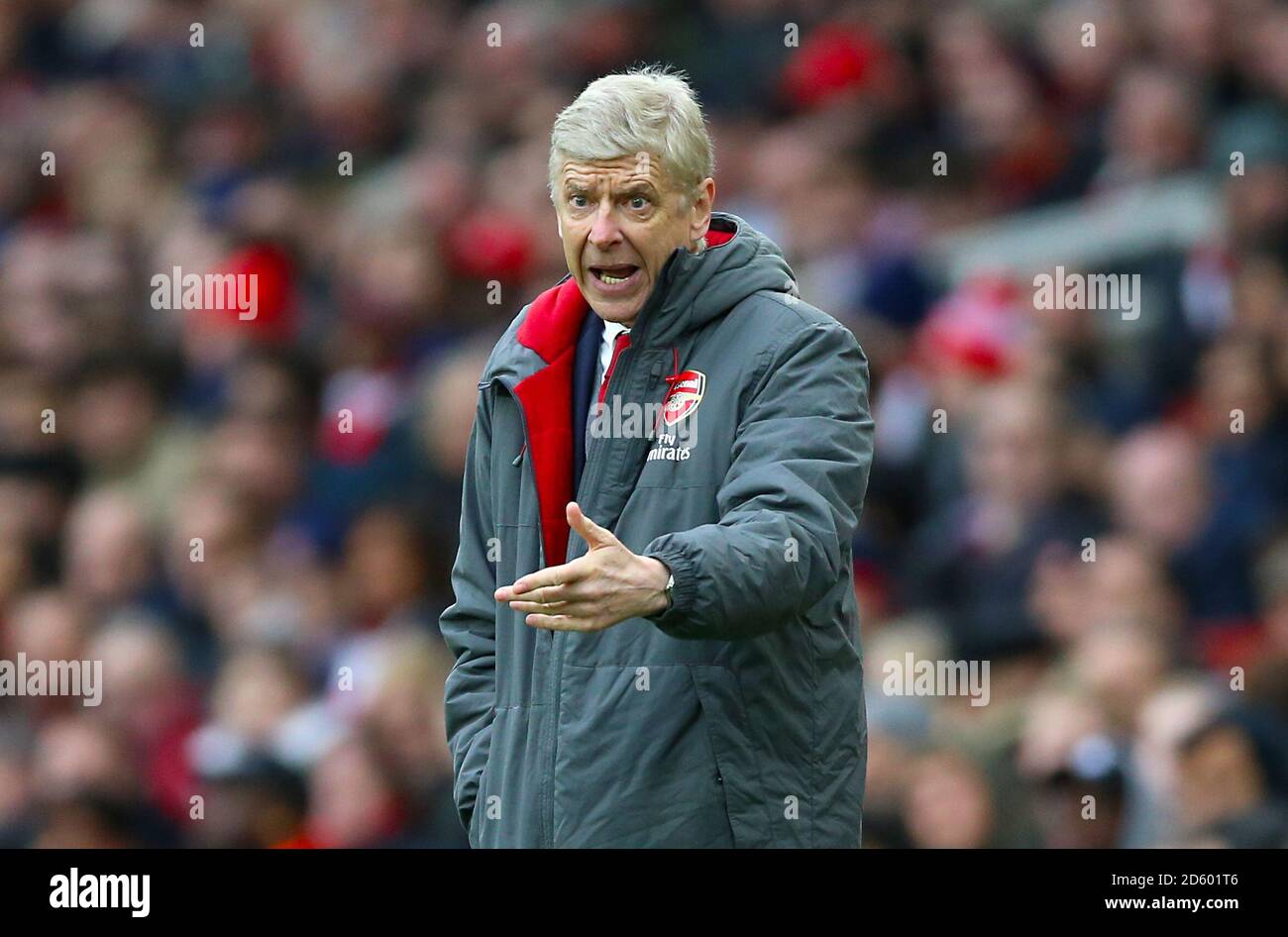 Arsenal manager Arsene Wenger gesti sul perimetro Foto Stock