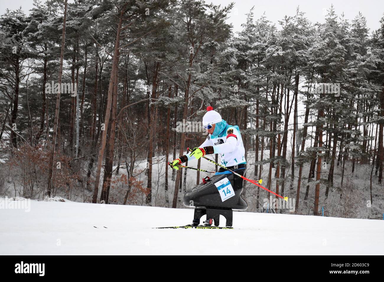 La Germania Andrea Eskau compete nel Biathlon femminile di 12,5 km, al Centro Alpensia Biathlon durante il giorno 7 della Paralimpiadi invernali PyeongChang 2018 in Corea del Sud Foto Stock