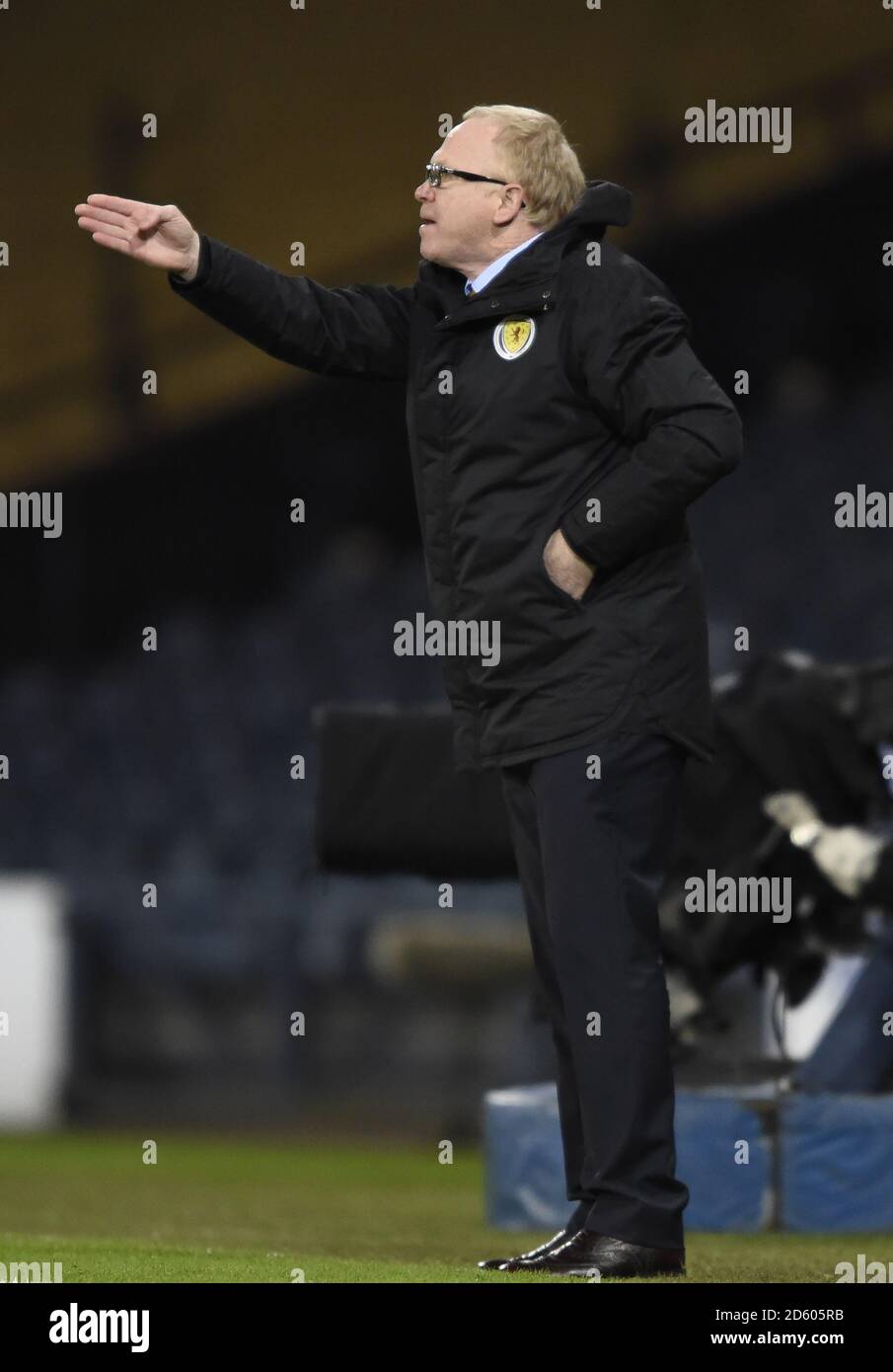 Il direttore scozzese Alex McLeish durante la partita internazionale di amicizia a Hampden Park, Glasgow. RESTRIZIONI: L'uso è soggetto a limitazioni. Solo per uso editoriale. Uso commerciale solo previo consenso scritto della fa scozzese. Foto Stock