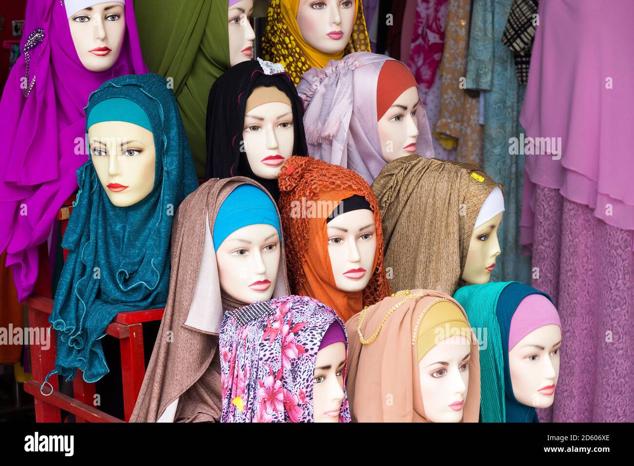 Indonesia, Belitung, headscarfs in un negozio di abbigliamento Foto Stock