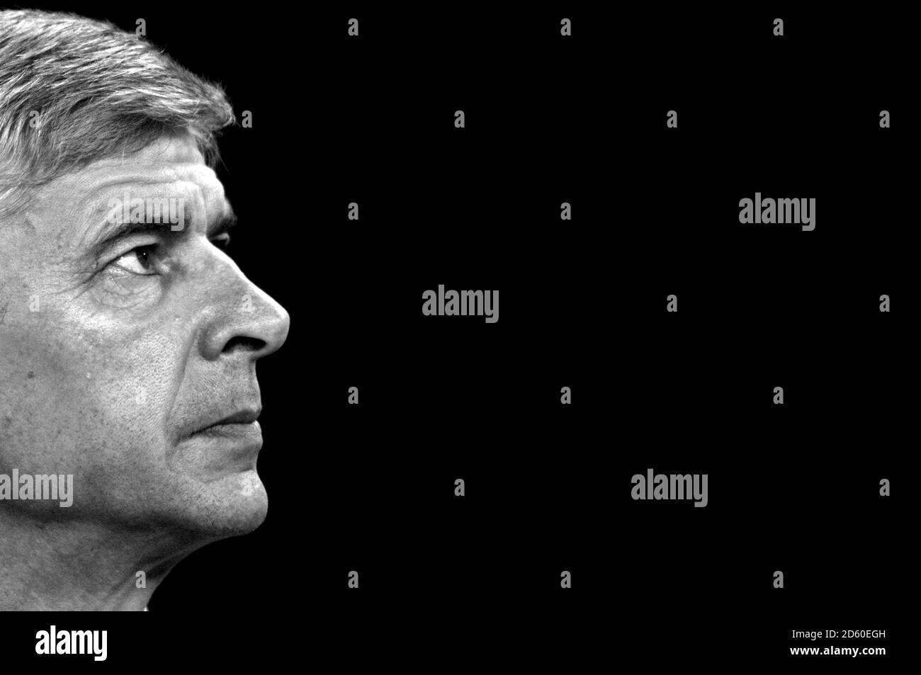 FILE PHOTO: Arsene Wenger è di lasciare l'Arsenal alla fine della stagione, concludendo un quasi 22 anni di regno come manager Arsenal's manager Arsene Wenger prima dell'inizio della partita ... Calcio - UEFA Champions League - Gruppo G - Amburgo v Arsenal - AOL Arena ... 13-09-2006 ... Amburgo ... Inghilterra ... Il credito fotografico dovrebbe essere: John Walton/EMPICS sport. Riferimento unico N. 3965820 ... Foto Stock