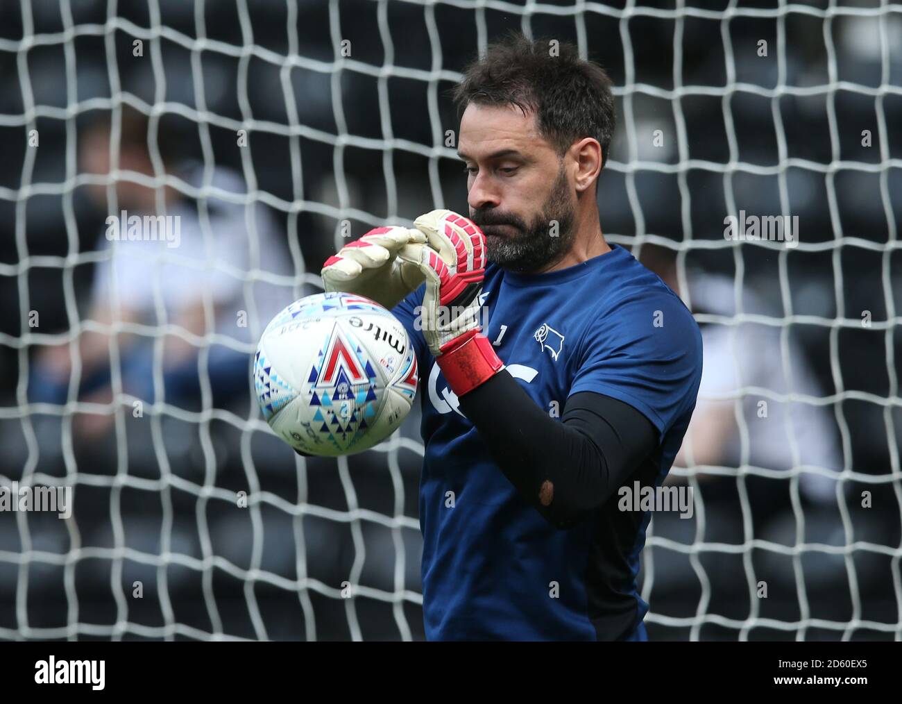 Il portiere della contea di Derby Scott Carson durante il riscaldamento Foto Stock