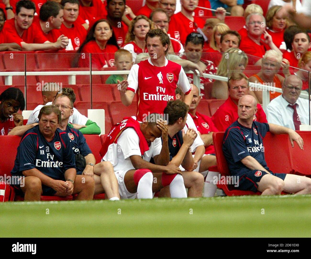 L'Arsenal's Theirry Henry sulla linea di contatto Foto Stock