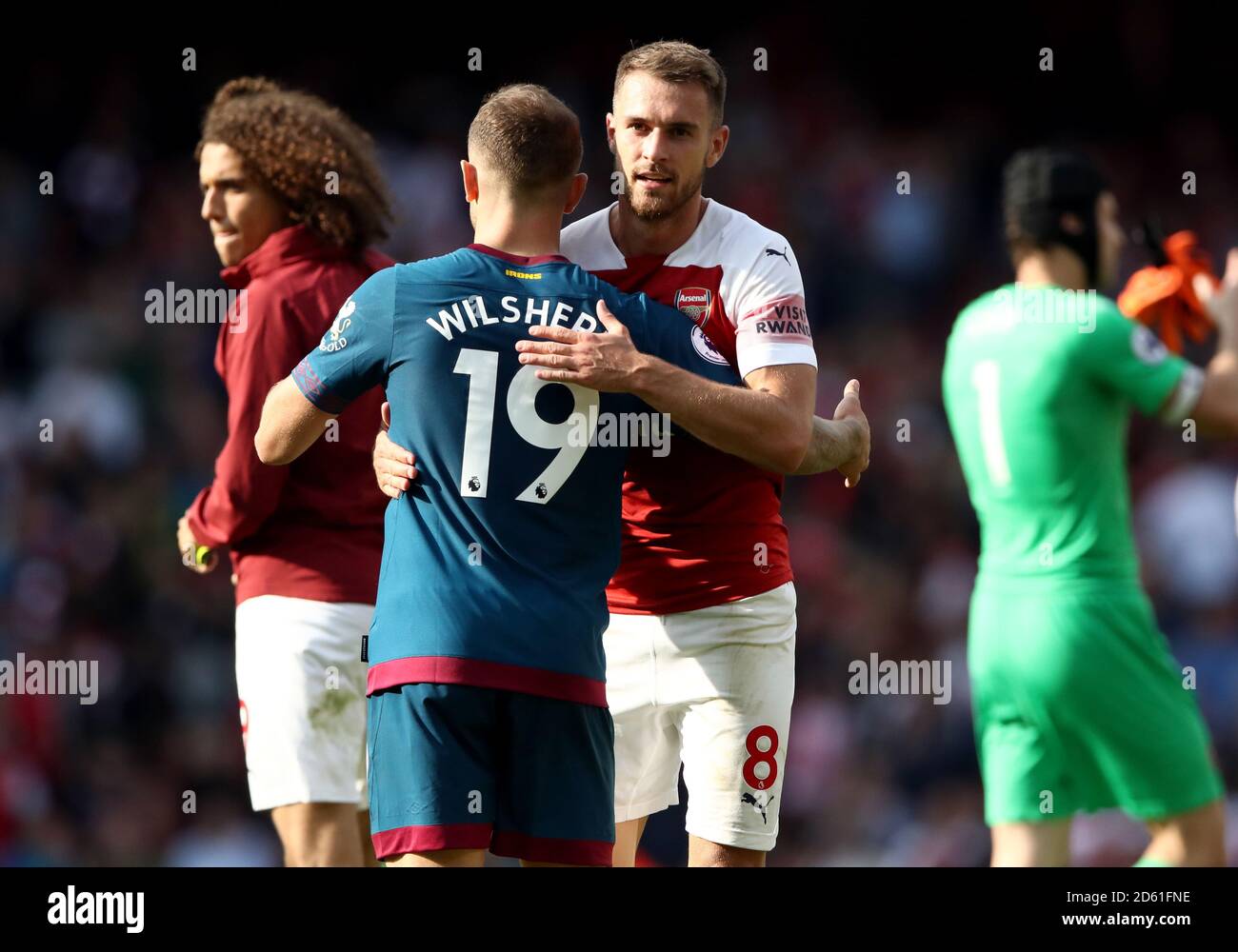 West Ham United's Jack Wilshere e Arsenal's Aaron Ramsey After il gioco Foto Stock