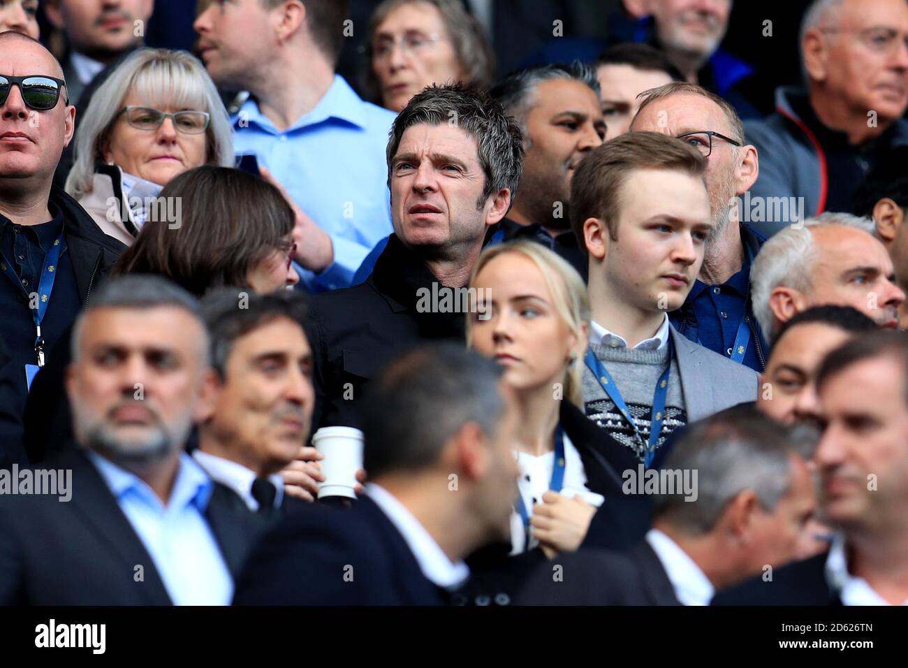 Noel Gallagher è avvistato nelle tribune prima della partita inizia Foto Stock