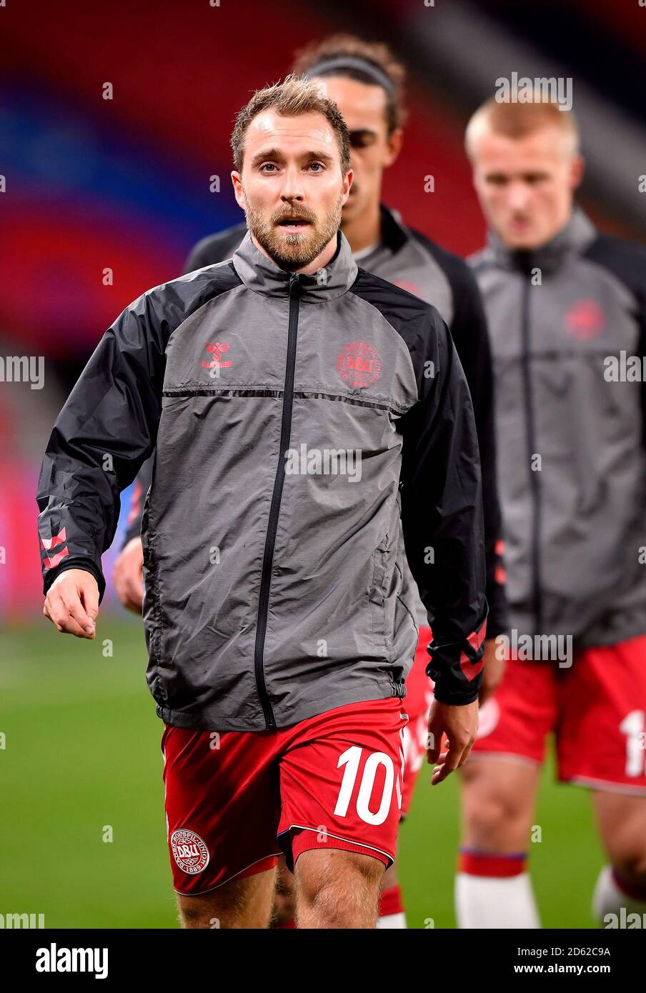 Il danese Christian Eriksen si riscalda prima della UEFA Nations League Group 2, League A match al Wembley Stadium di Londra. Foto Stock