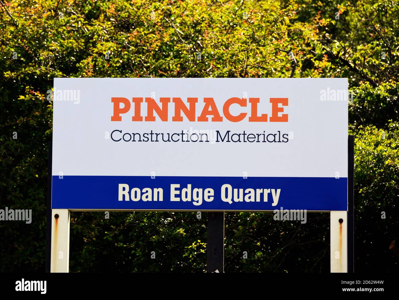 Cartello. Materiali da costruzione Pinnacle. Roan Edge Quarry, Cemex Regno Unito, New Hutton, Kendal, Cumbria, Inghilterra, Regno Unito, Europa. Foto Stock