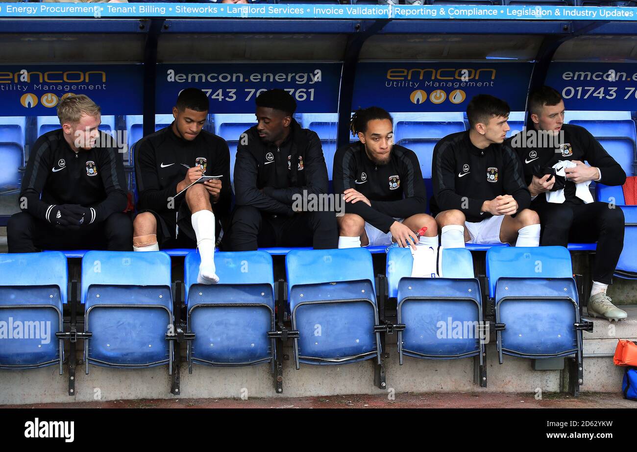 I giocatori di Coventry City si sono scavati prima del gioco Foto Stock