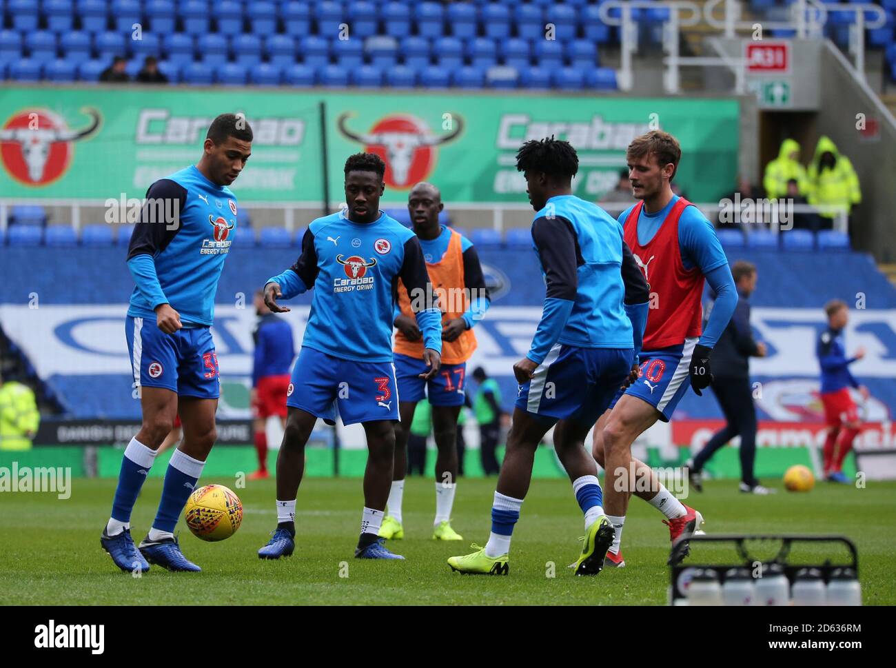 I giocatori di Reading si riscaldano prima della partita Foto Stock