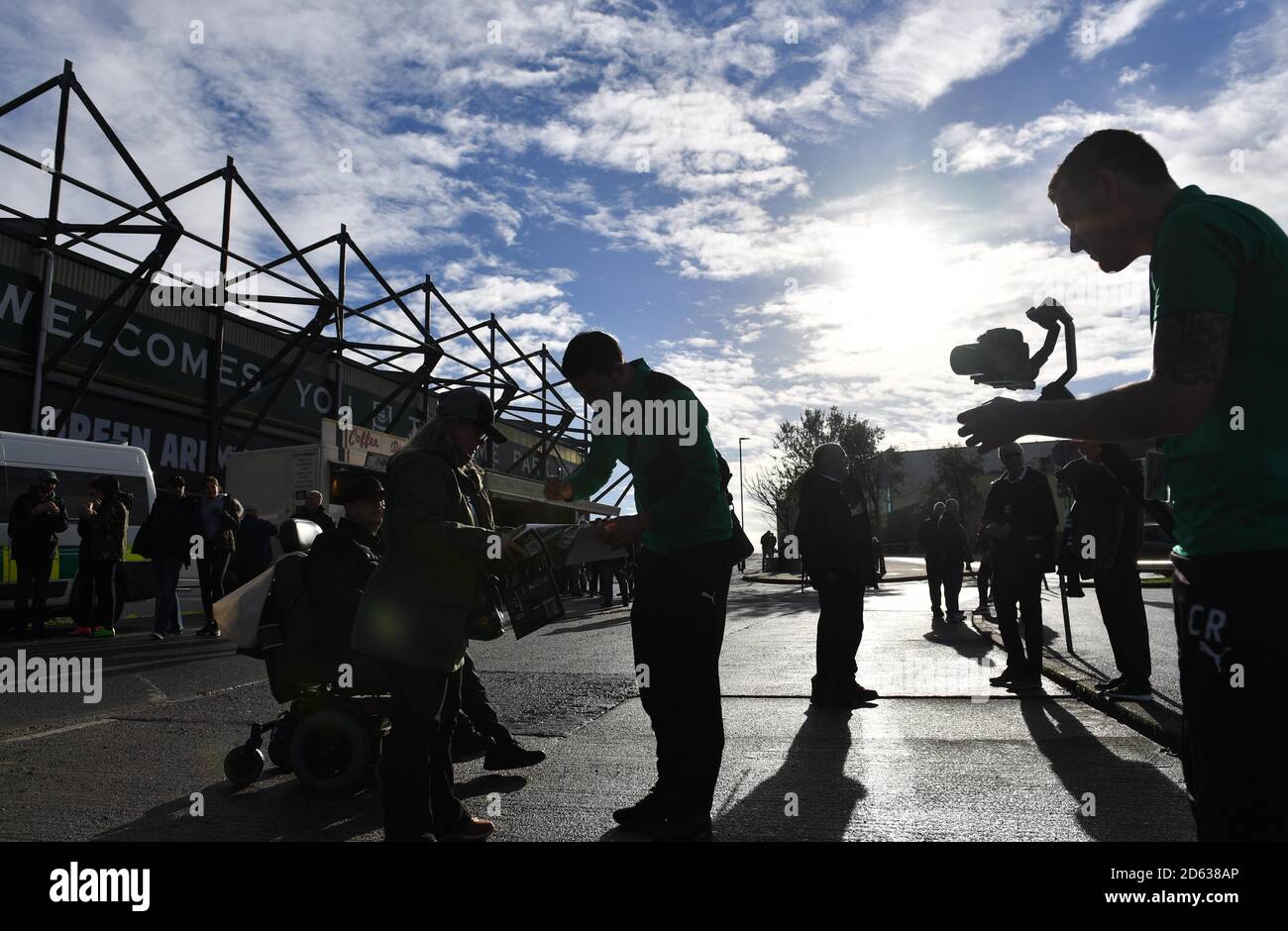 Plymouth Argyle tifoso prima del gioco Foto Stock