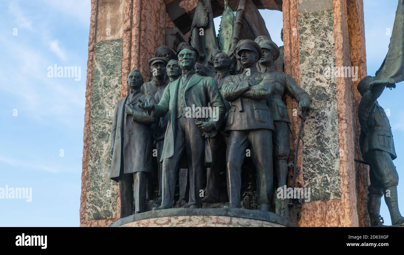 Istanbul, Turchia - Novembre 2019: Monumento alla statua di Ataturk in Piazza Taksim Foto Stock