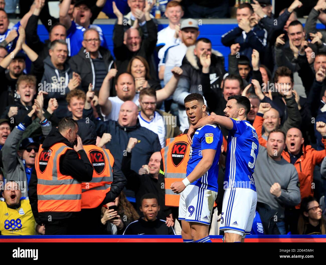 Il canale Adams di Birmingham festeggia con il compagno di squadra Maxime Colin After segna il suo primo gol ai lati Foto Stock