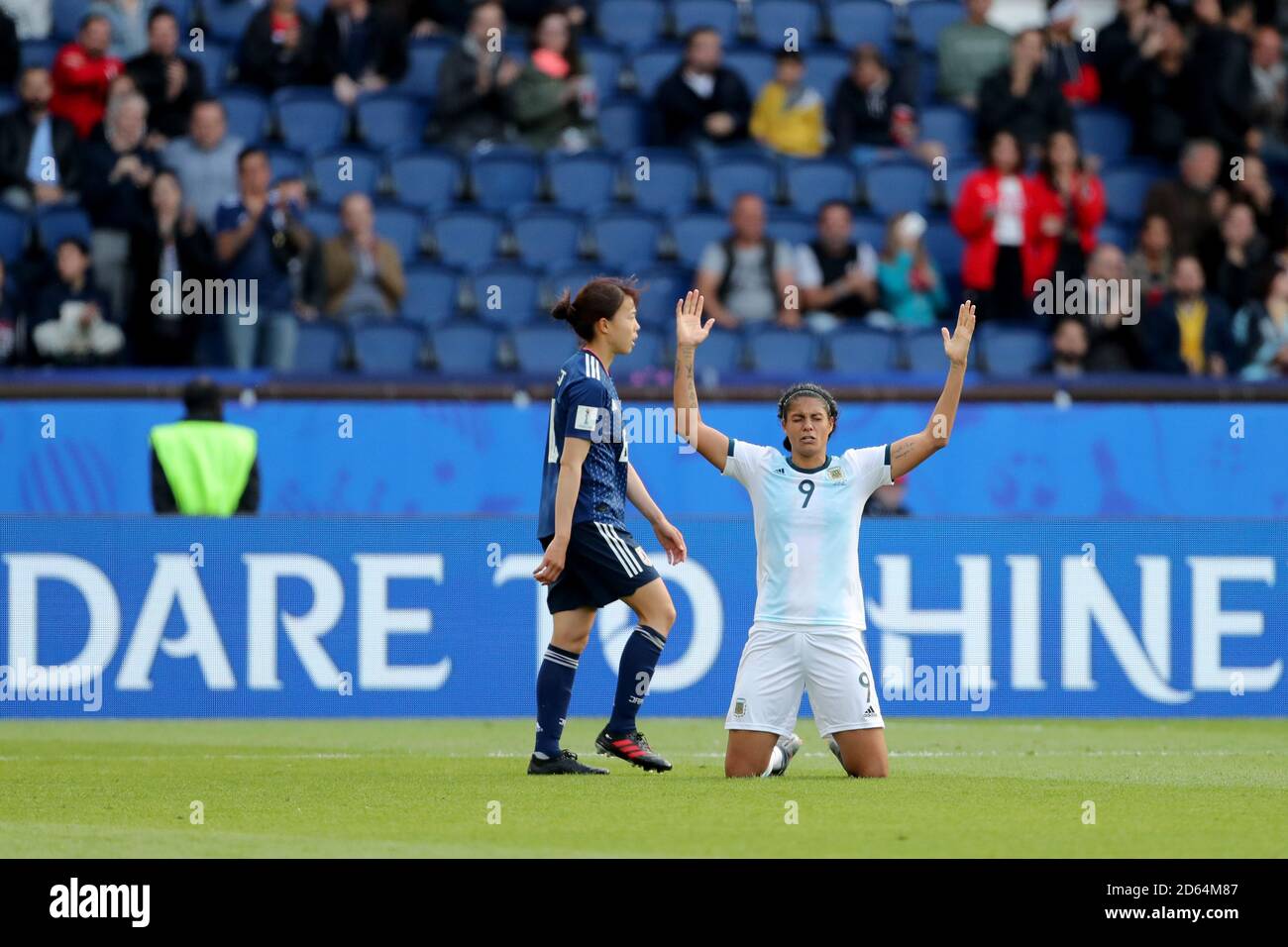 L'argentino Sole Jaimes prega dopo il sorteggio 0-0 Foto Stock