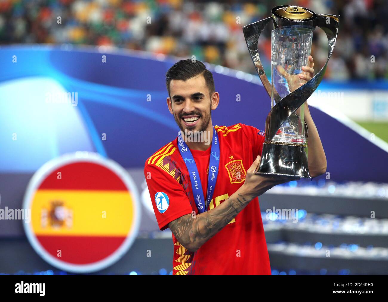 Spagna Dani Ceballos festeggia con il trofeo dopo aver vinto la finale europea UEFA Under-21 Championship Foto Stock