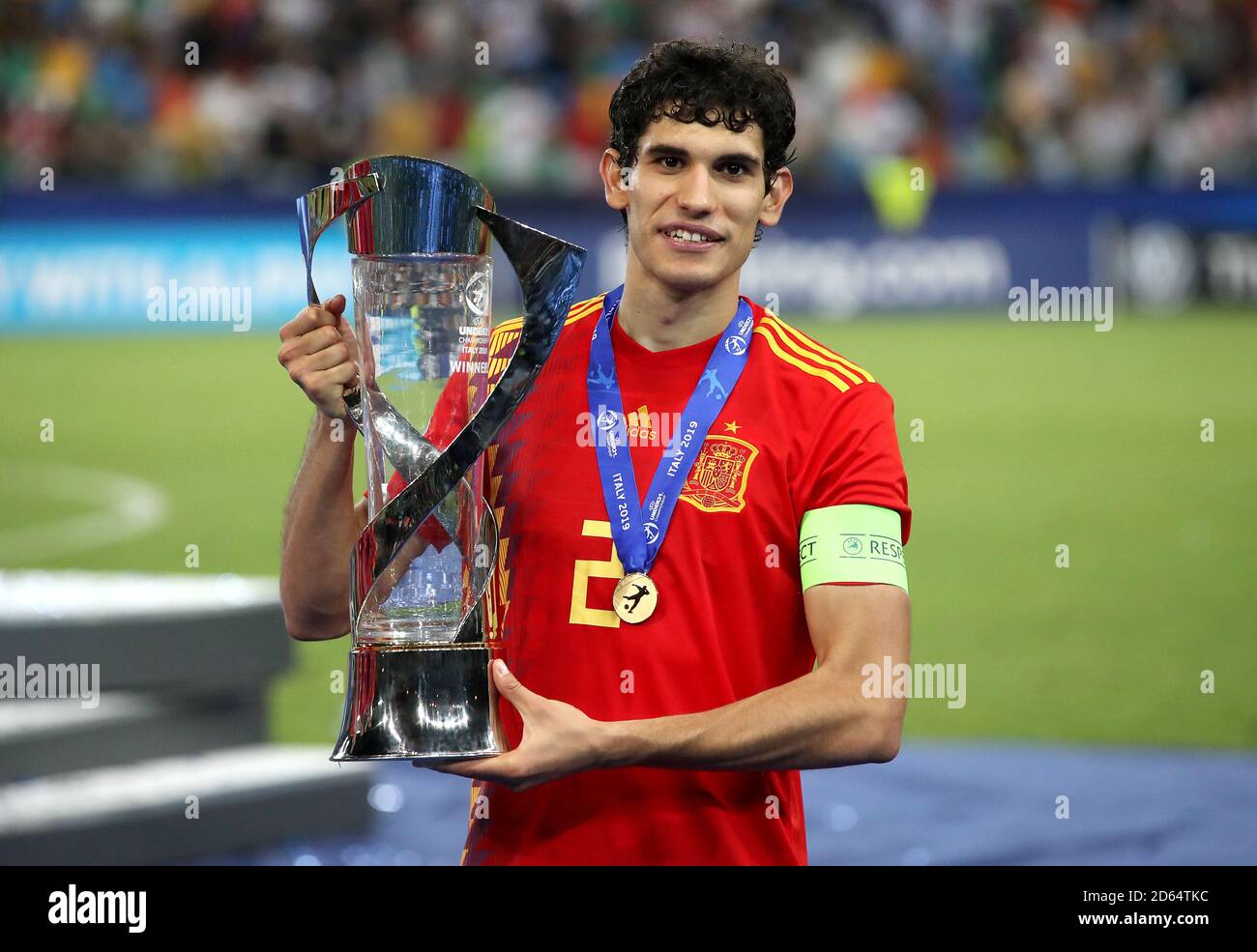 Spagna il capitano U21 Jesus Vallejo festeggia con il trofeo dopo aver vinto la finale europea UEFA Under-21 Championship Foto Stock