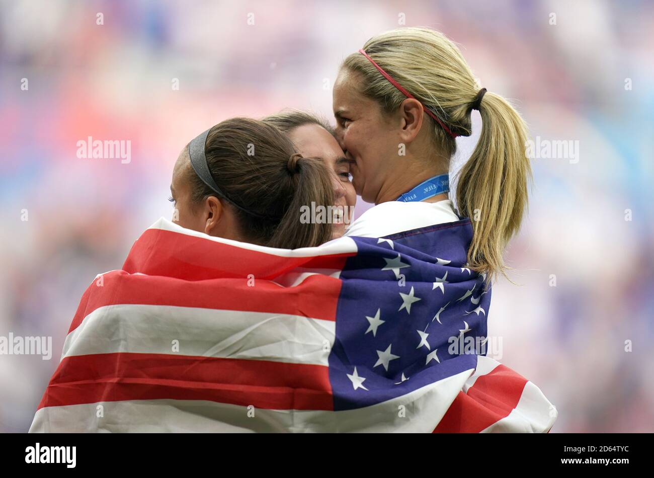 Mallory Pugh (a sinistra) degli Stati Uniti, Morgan Brian (al centro) e Lindsey Horan festeggiano dopo il gioco. Foto Stock