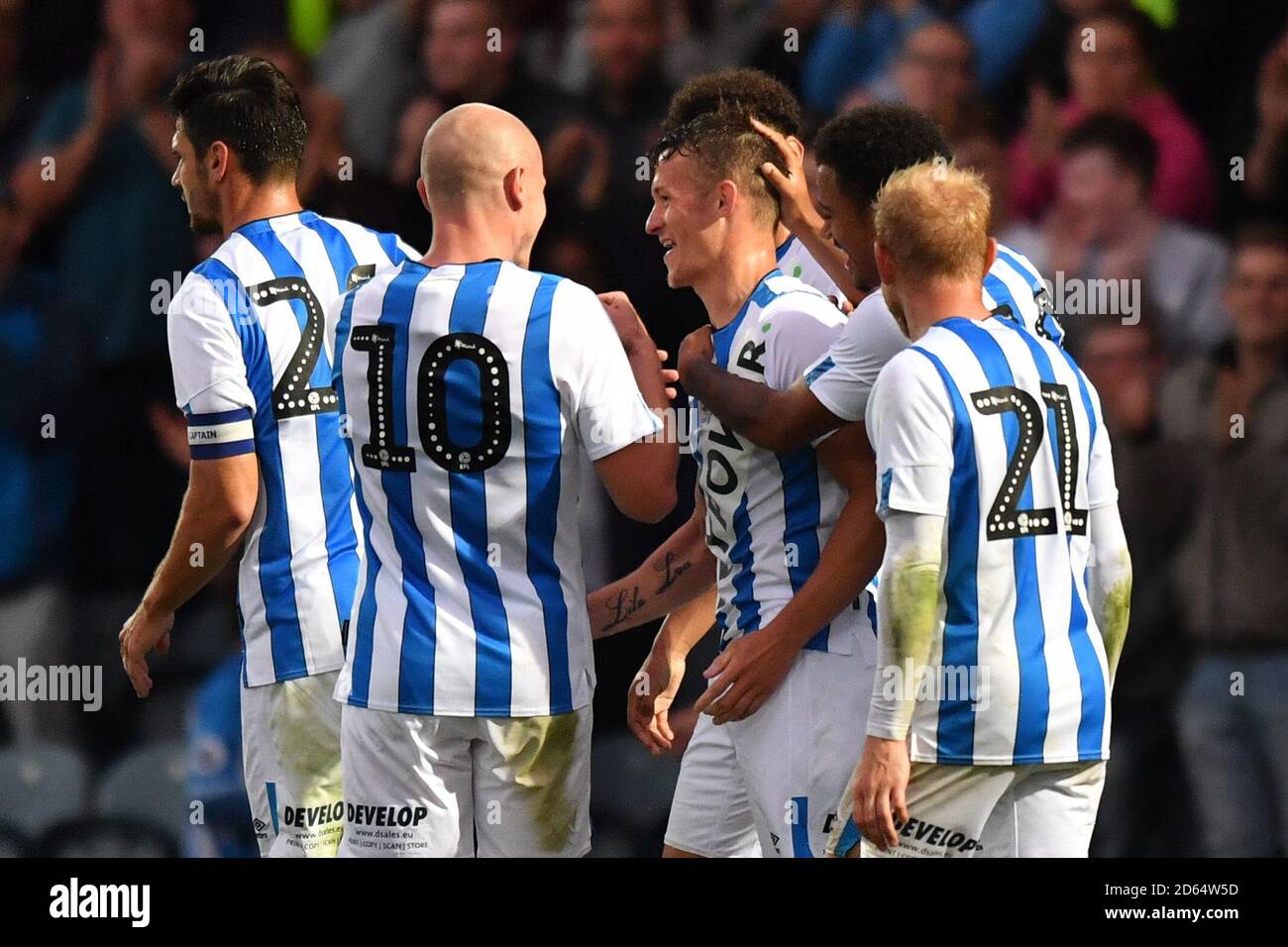 Jonathan Hogg di Huddersfield Town celebra il suo secondo obiettivo del gioco Foto Stock