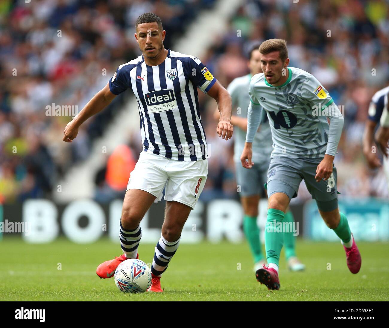 West Bromwich Albion's Jake Livermore (a sinistra) e Blackburn Rovers Joe Rothwell battaglia per la palla Foto Stock