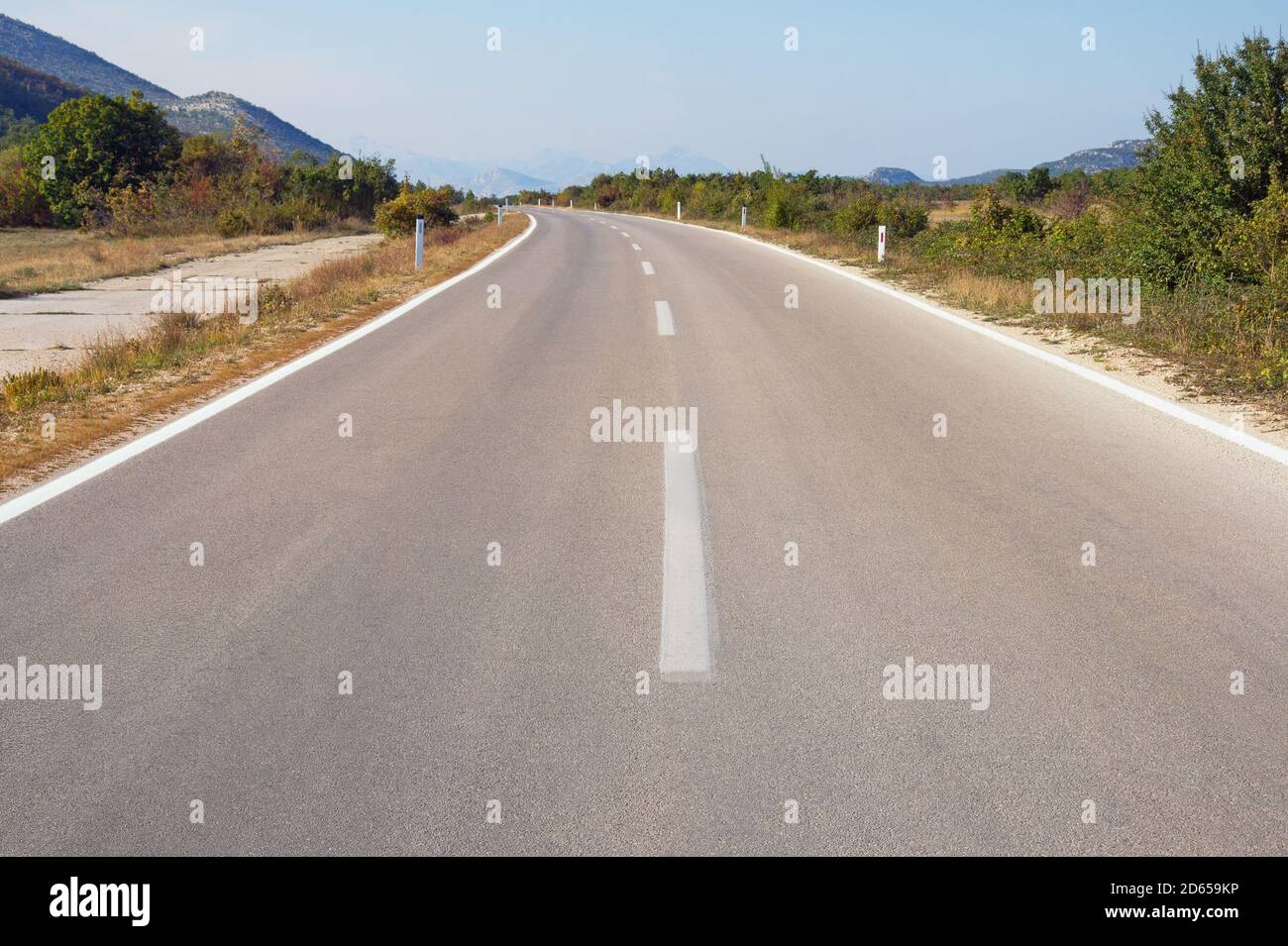 Viaggio su strada. Bosnia-Erzegovina, Republika Srpska, Zubacko polje Foto Stock