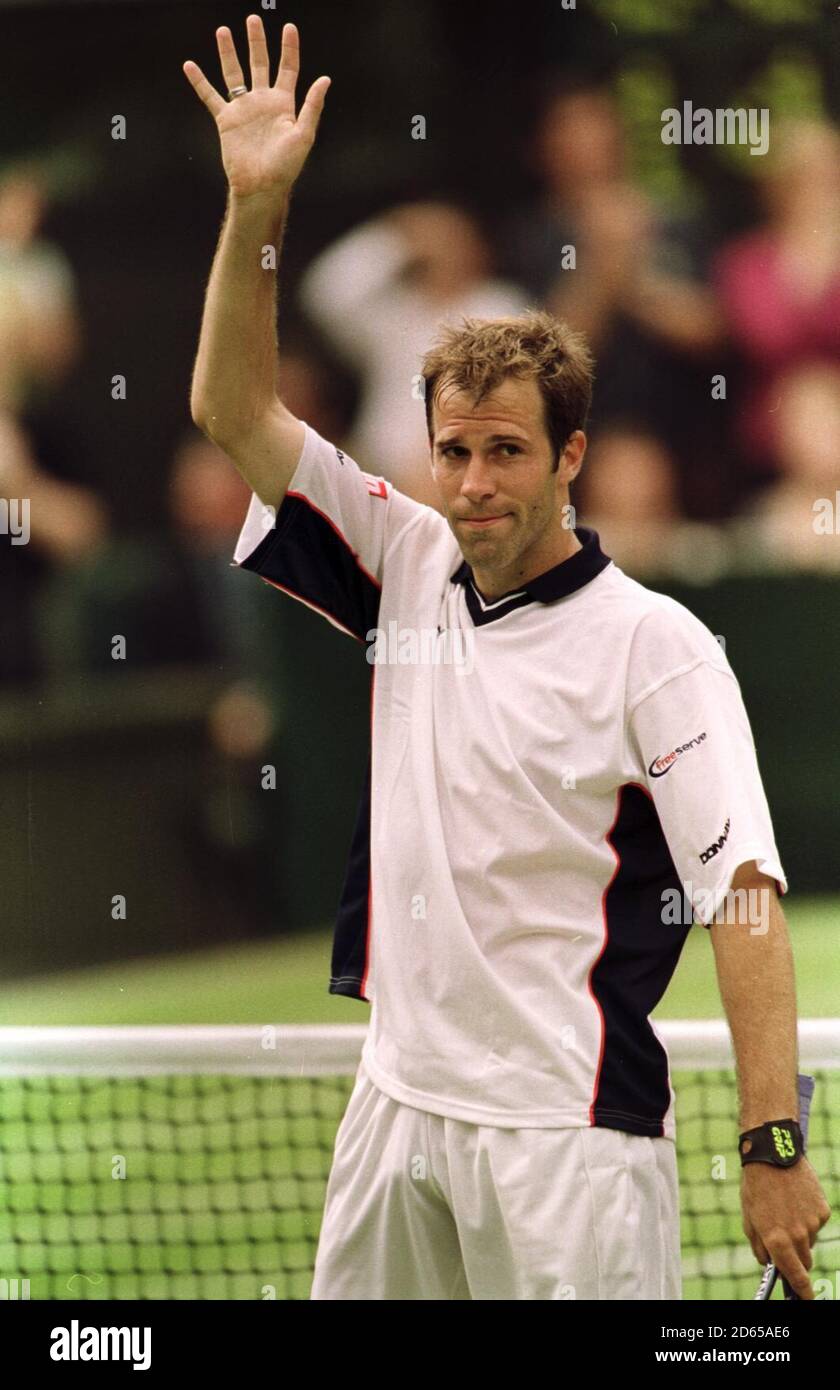 Greg Rusedski della Gran Bretagna celebra la sua vittoria su Juan Carlos Ferrero Foto Stock