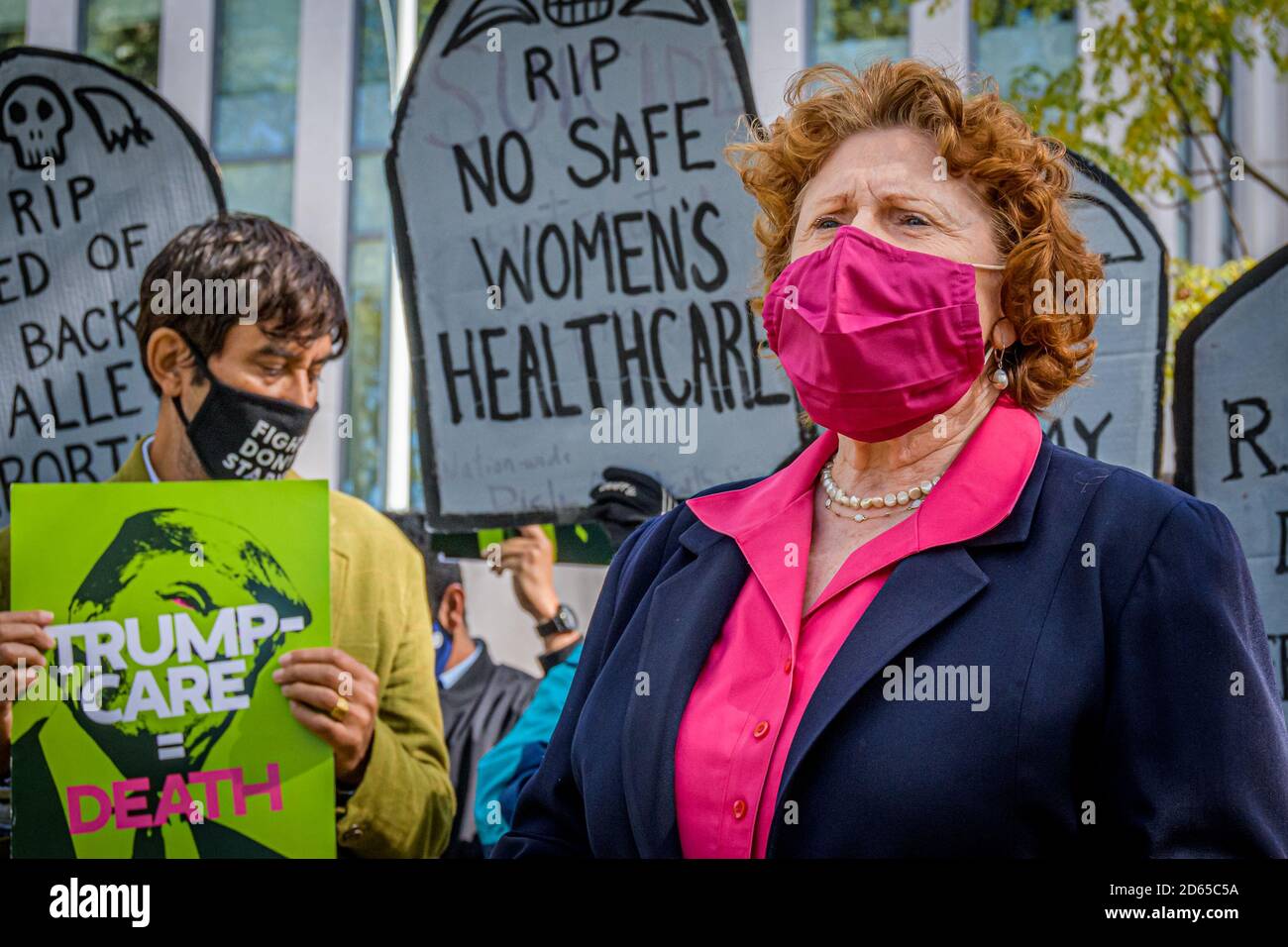 STATI UNITI. 14 ottobre 2020. Assemblywoman e il candidato del presidente Borough di Brooklyn Jo Ann Simon al rally. Gruppi di attivisti politici, funzionari eletti locali e cittadini interessati si sono riuniti a Brooklyn, il 14 ottobre 2020, al di fuori del Tribunale distrettuale degli Stati Uniti, per il distretto orientale di New York, nell'ambito delle proteste coordinate a livello nazionale a favore del pubblico, E si oppone vocalmente a qualsiasi audizione o conferma di qualsiasi nuovo giudice della Corte Suprema fino a dopo l’insediamento del prossimo presidente. (Foto di Erik McGregor/Sipa USA) Credit: Sipa USA/Alamy Live News Foto Stock