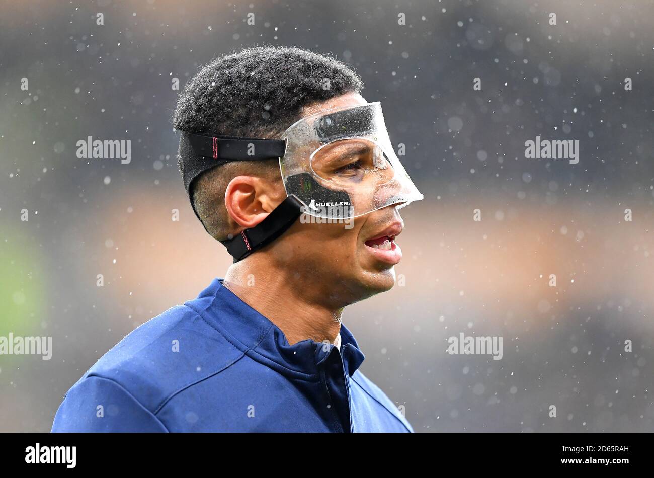 Il Curtis Davies della contea di Derby si riscalda prima della partita Foto Stock