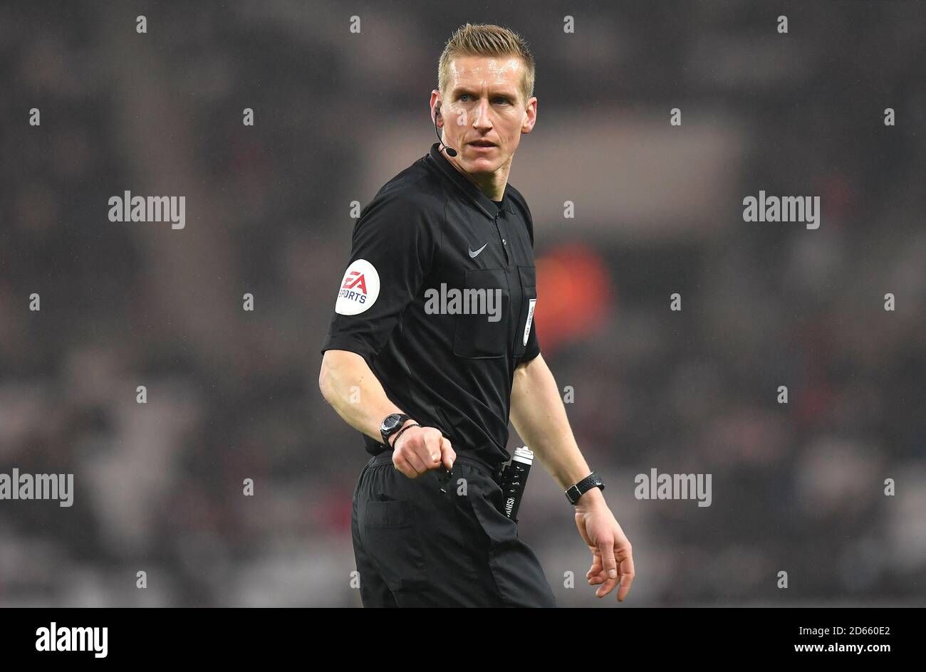 Arbitro Scott Oldham Foto Stock