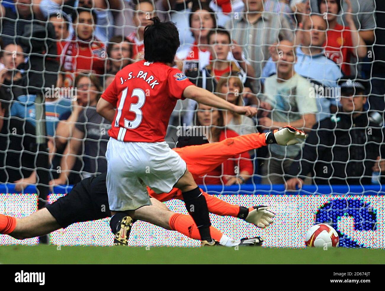 Il Ji-Sung Park di Manchester United segna l'obiettivo di apertura della gioco Foto Stock