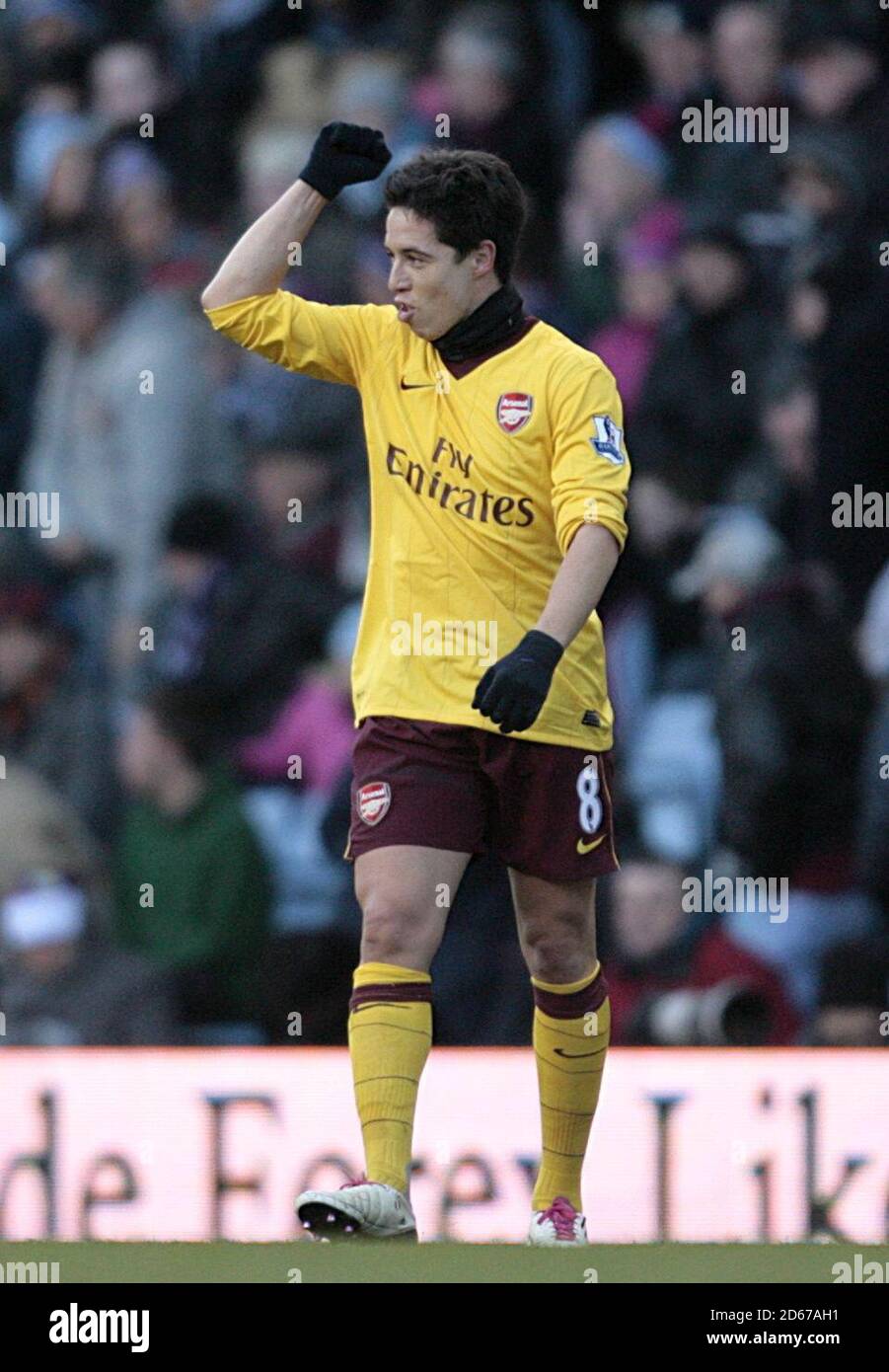 Il Samir Nasri dell'Arsenal celebra il suo secondo gol. Foto Stock