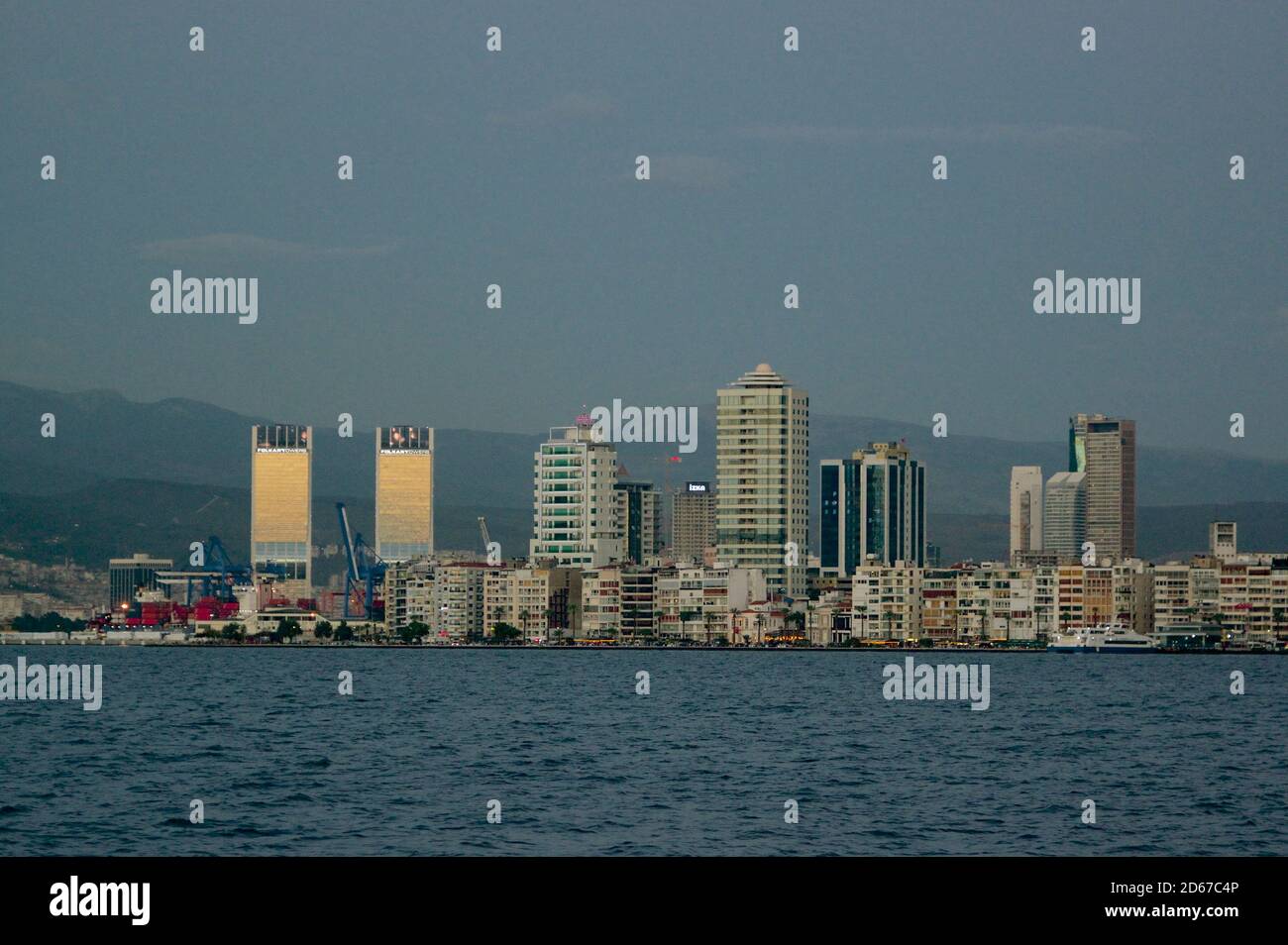 Skyline di Alsanak e Bornova, Smirne, Turchia Foto Stock