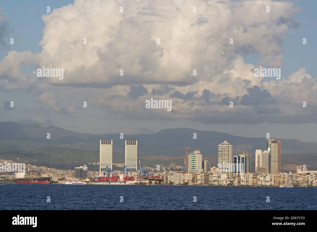 Skyline di Alsanak e Bornova, Smirne, Turchia Foto Stock