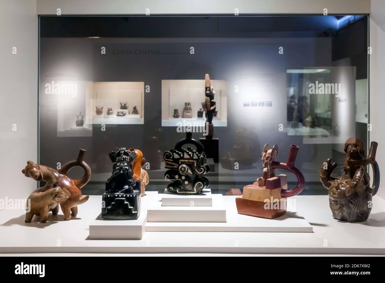 Ceramica precolombiana del museo Larco, museo Larco Herrera, Museo Arqueológico Rafael Larco Herrera, Lima, Perù, Sud America Foto Stock