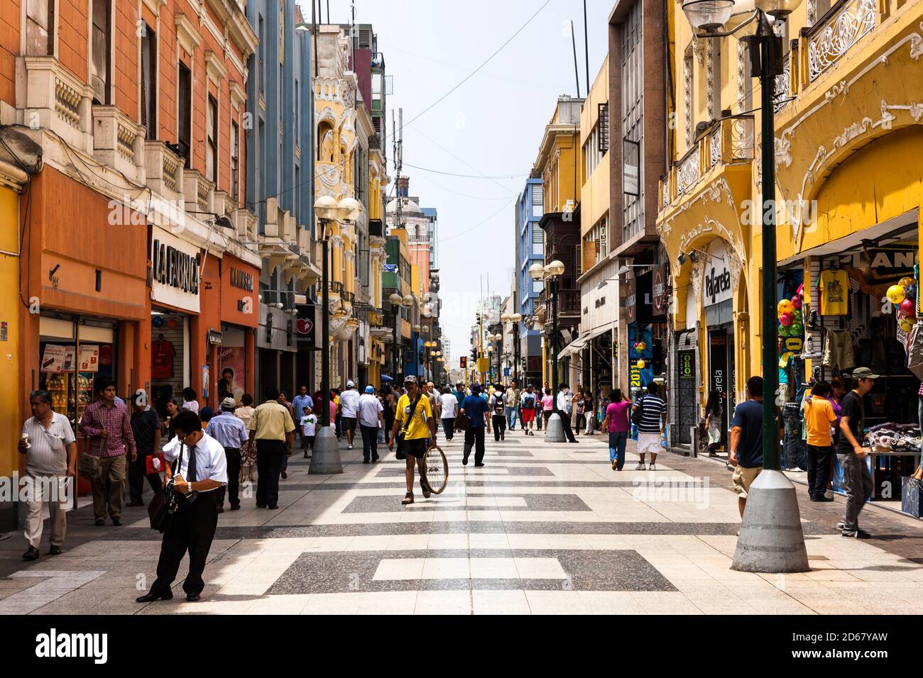 Strada principale vicino a Plaza Mayor (Plaza de Armas), Plaza de Armas de Lima), Lima, Perù, Sud America Foto Stock