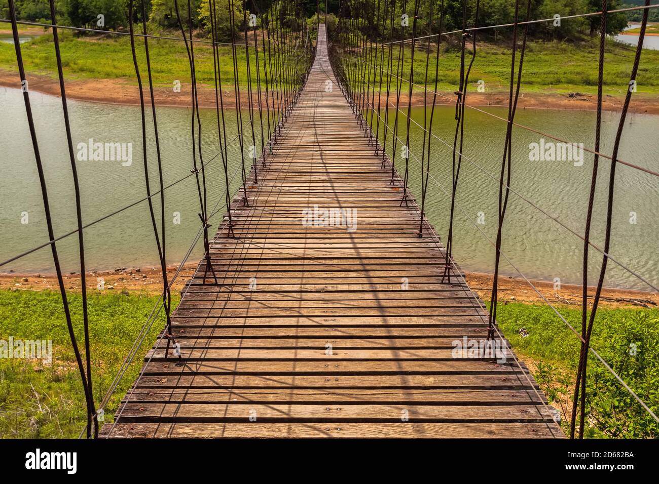 Bella di ponte di corda nel Parco Nazionale Kaeng Krachan, Phetchaburi, Thailandia Foto Stock