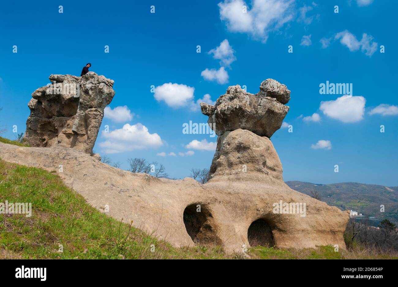 Italia Calabria - Provincia di Cosenza - Campana - i Giganti di pietra chiamati anche pietre dell'Incavallicata, sono due formazioni rocciose, che si ritiene siano effettivamente sculture megalitiche, nei pressi di Campana nel Parco Nazionale della Sila. Foto Stock