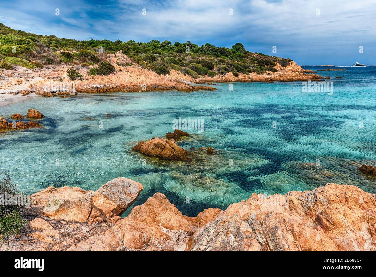vista-sull-iconica-spiaggia-del-principe-una-delle-pi-belle-spiagge