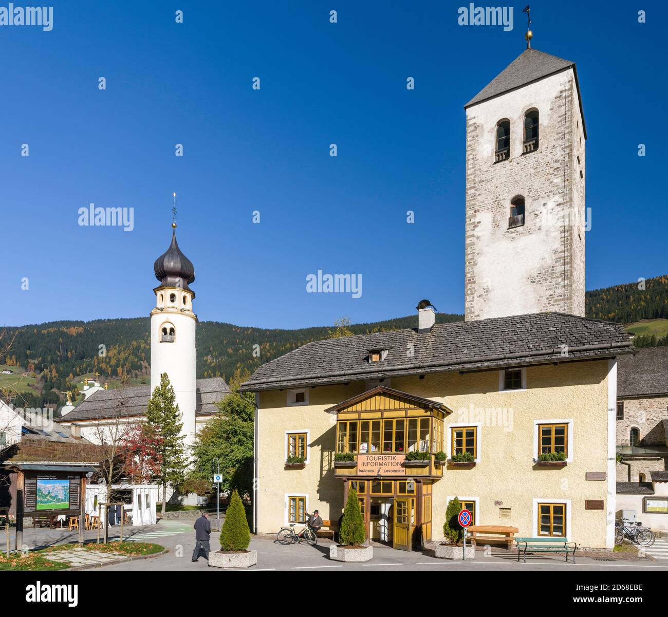 La Collegiata - Collegiata e la parrocchiale di San Michele - Chiesa Parrocchiale di San Michele, Innichen - San Candido nel Puster va Foto Stock