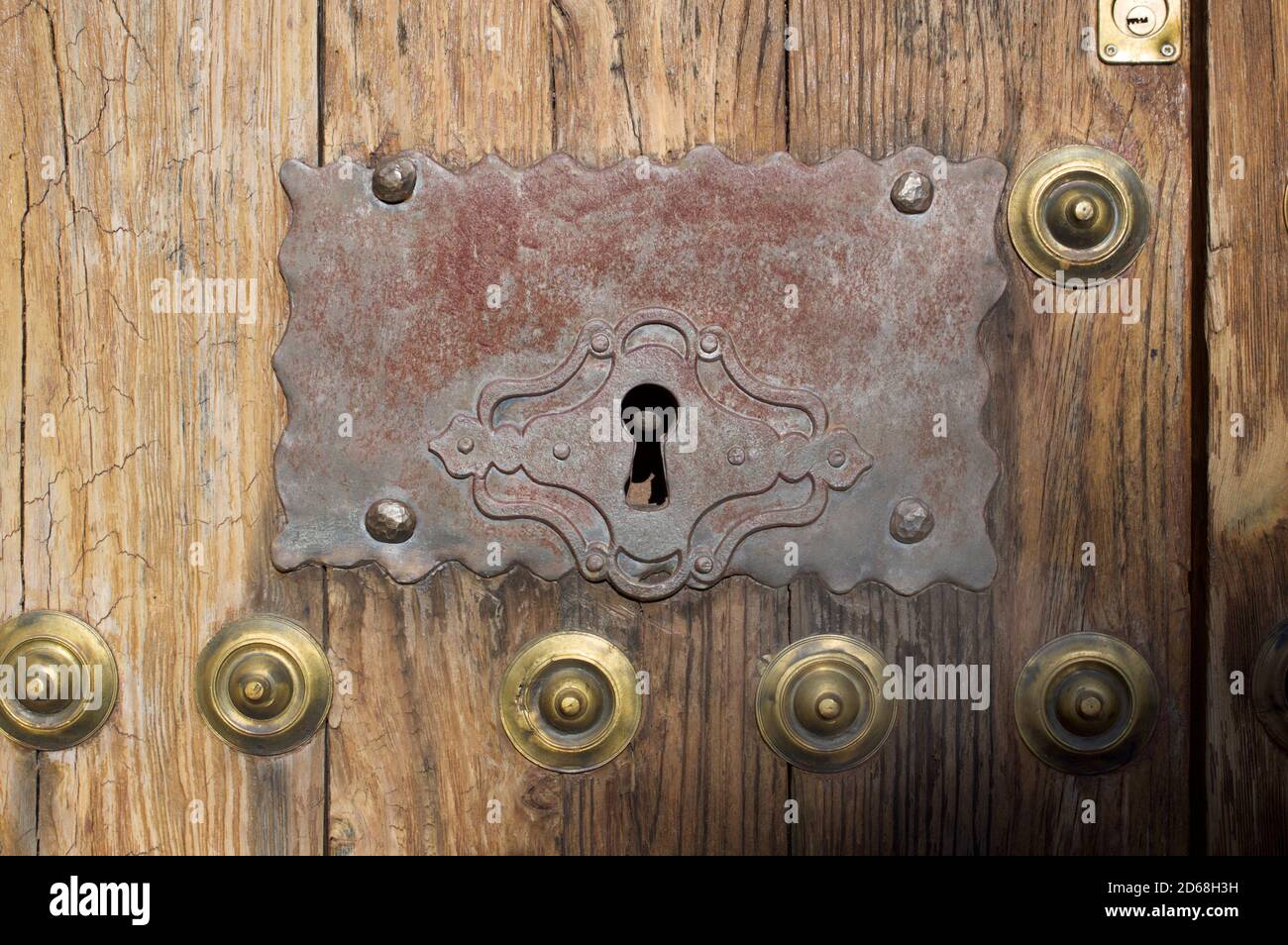 Vecchia serratura su una porta di Caceres, Spagna Foto Stock